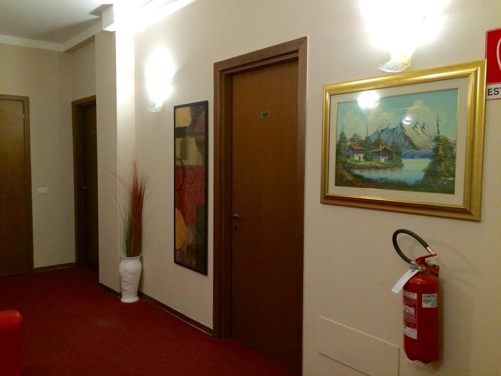 Royal Hotel มิลาน ภายนอก รูปภาพ